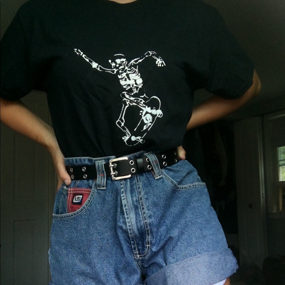 Skateboard skeleton shirt💀⚡️
Cute with mom shorts